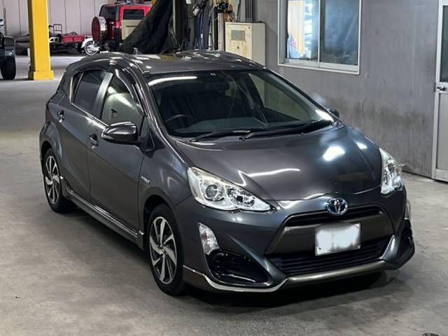 TOYOTA AQUA X-URBAN Image 7