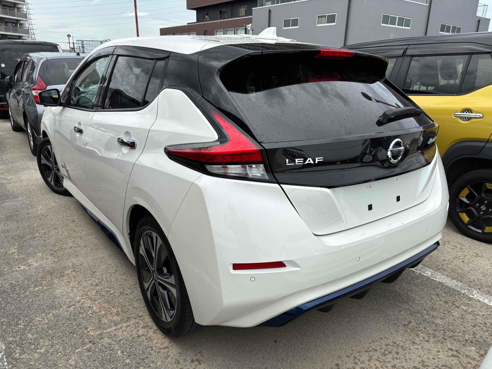 NISSAN LEAF X V SMART Image 2