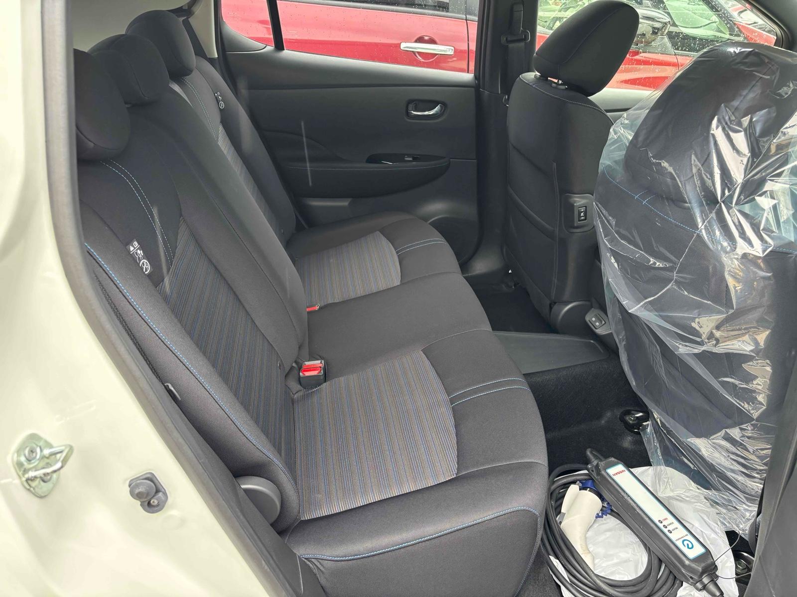 NISSAN LEAF X V SMART Image 8