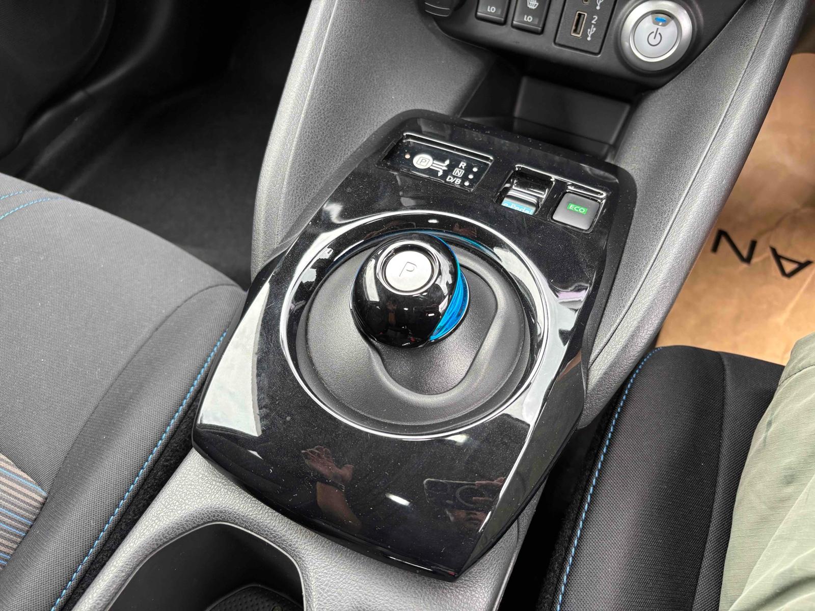 NISSAN LEAF X V SMART Image 25