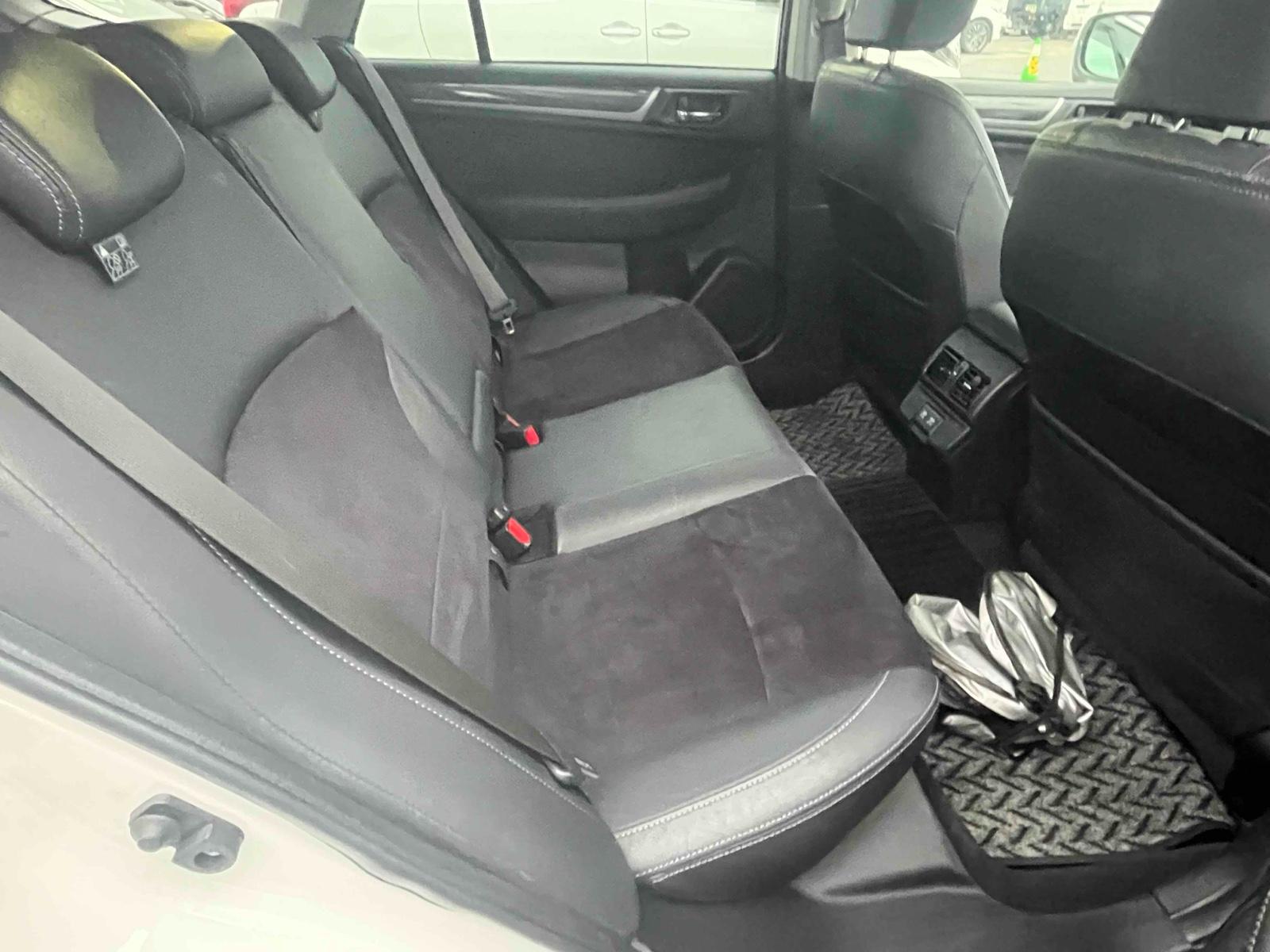 SUBARU OUTBACK 4WD B-SPORT Image 18