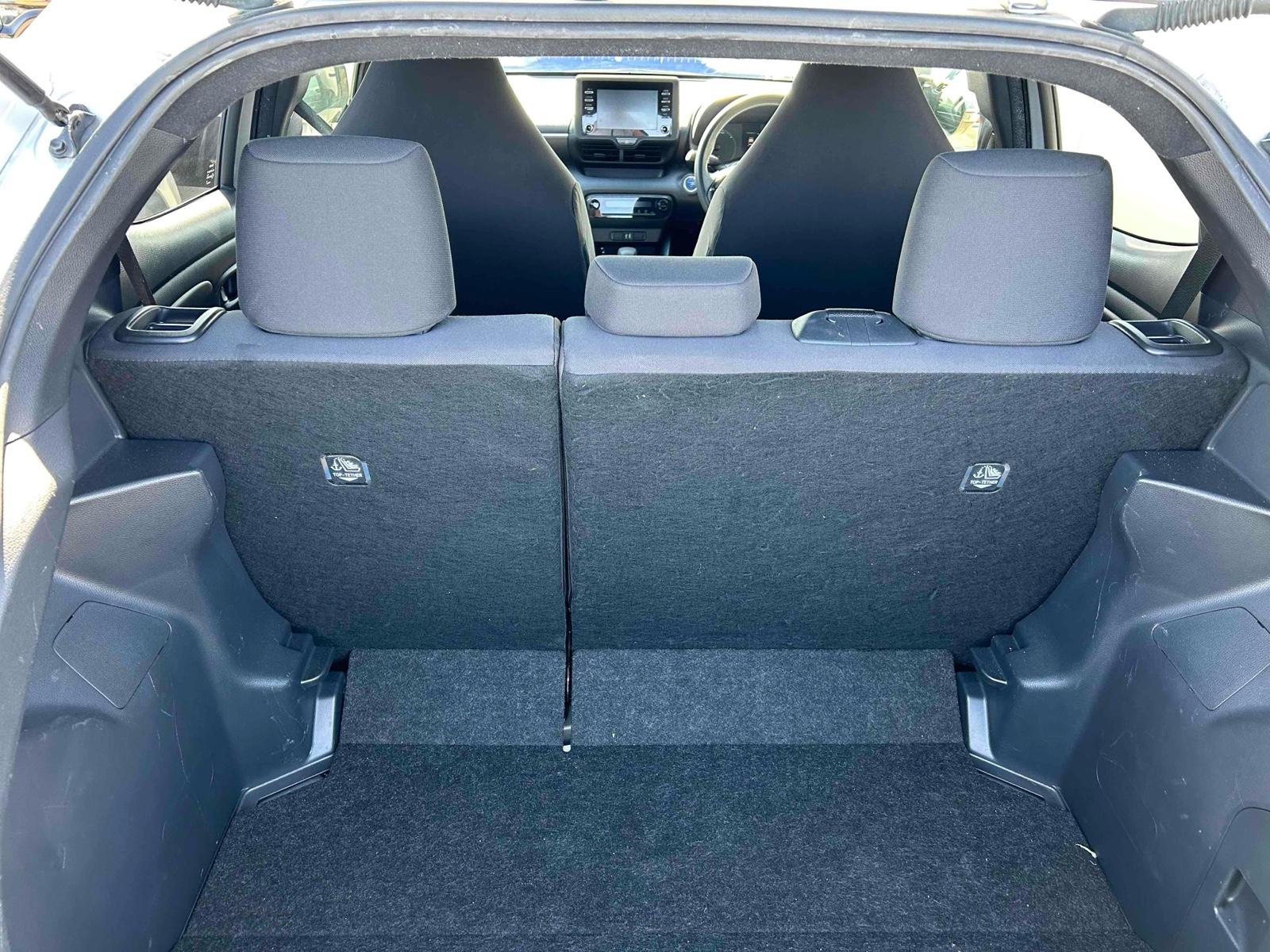 TOYOTA YARIS HYBRID X Image 27