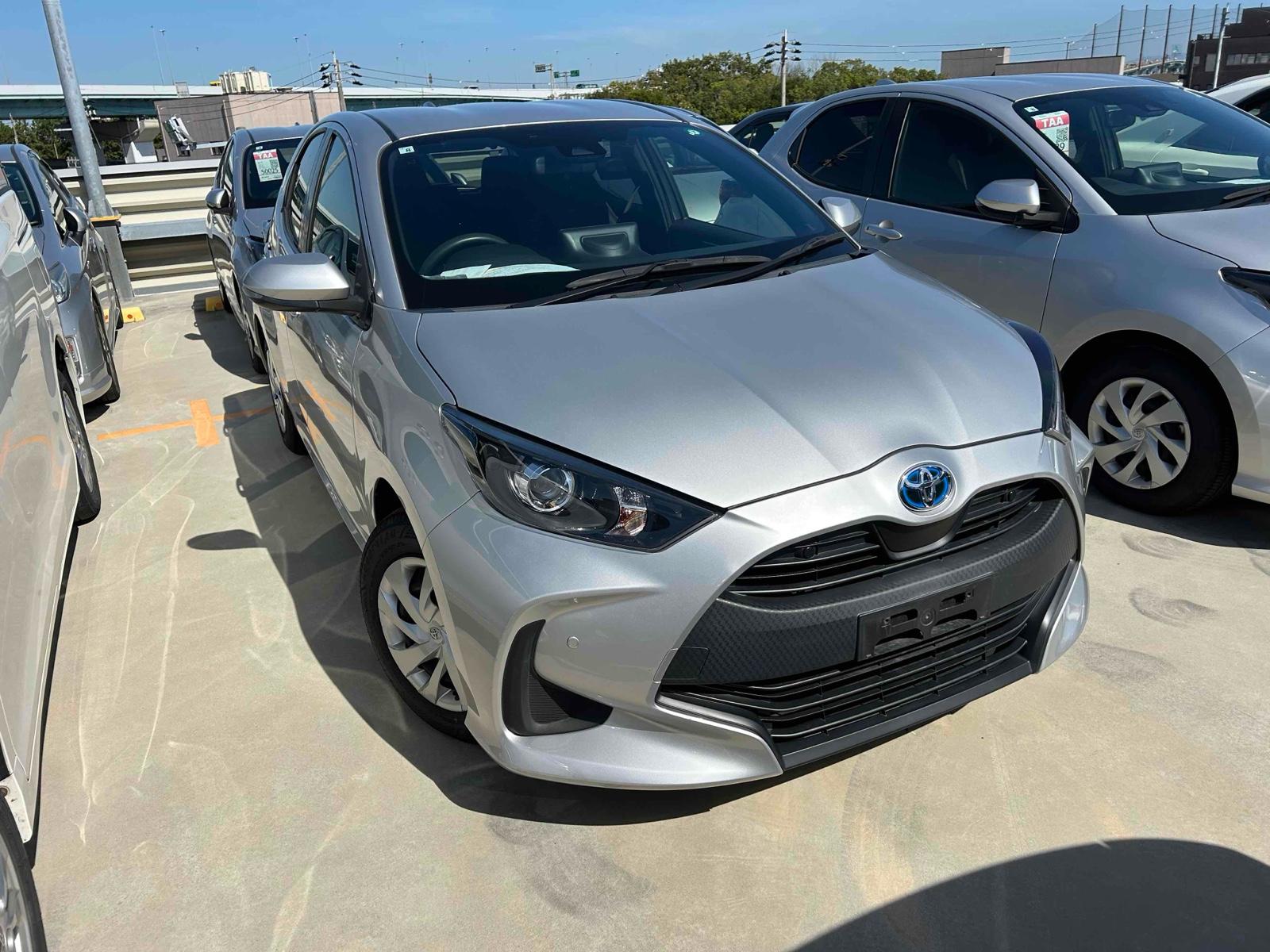 TOYOTA YARIS HYBRID X Image 9
