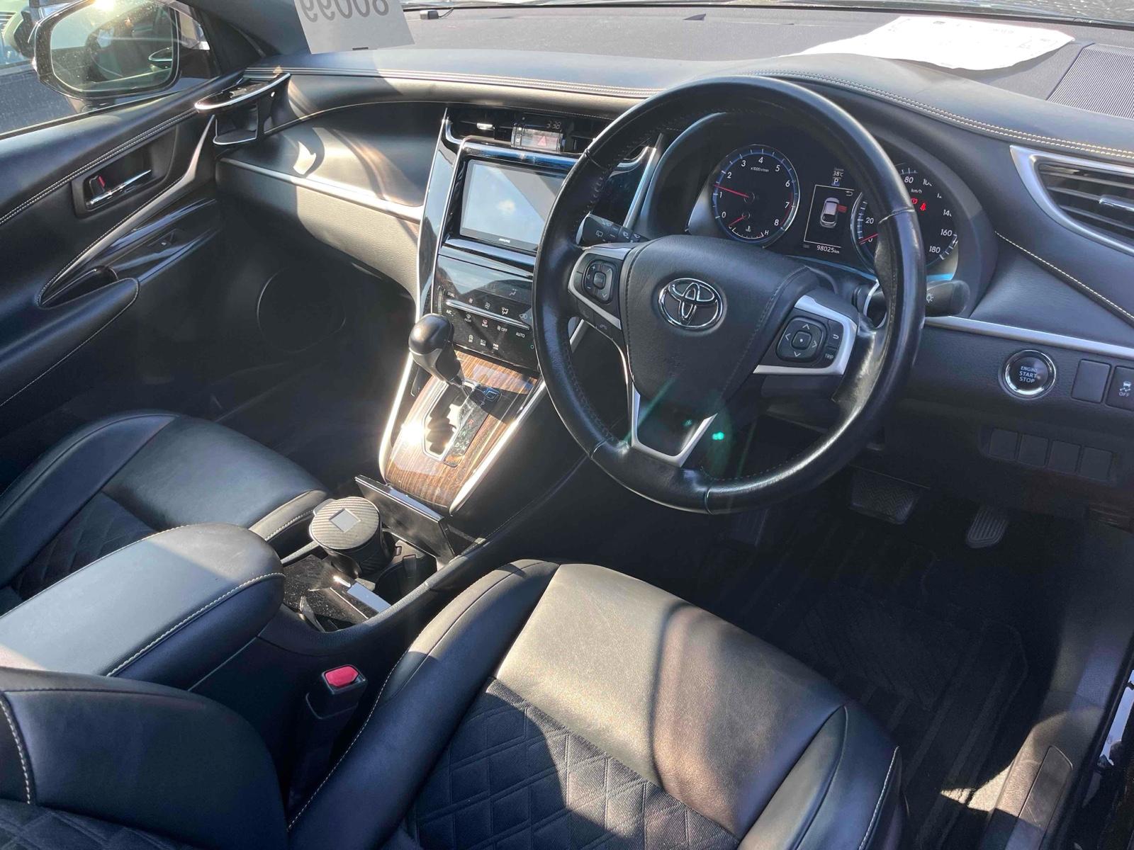 TOYOTA HARRIER 4WD ELEGANCE Image 10