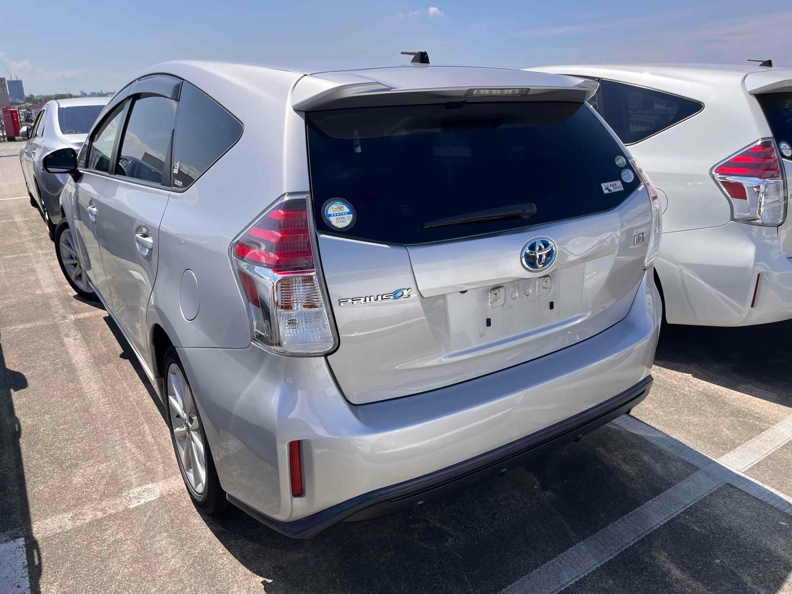 TOYOTA PRIUS ALPHA S TOURINGSELECTION Image 2