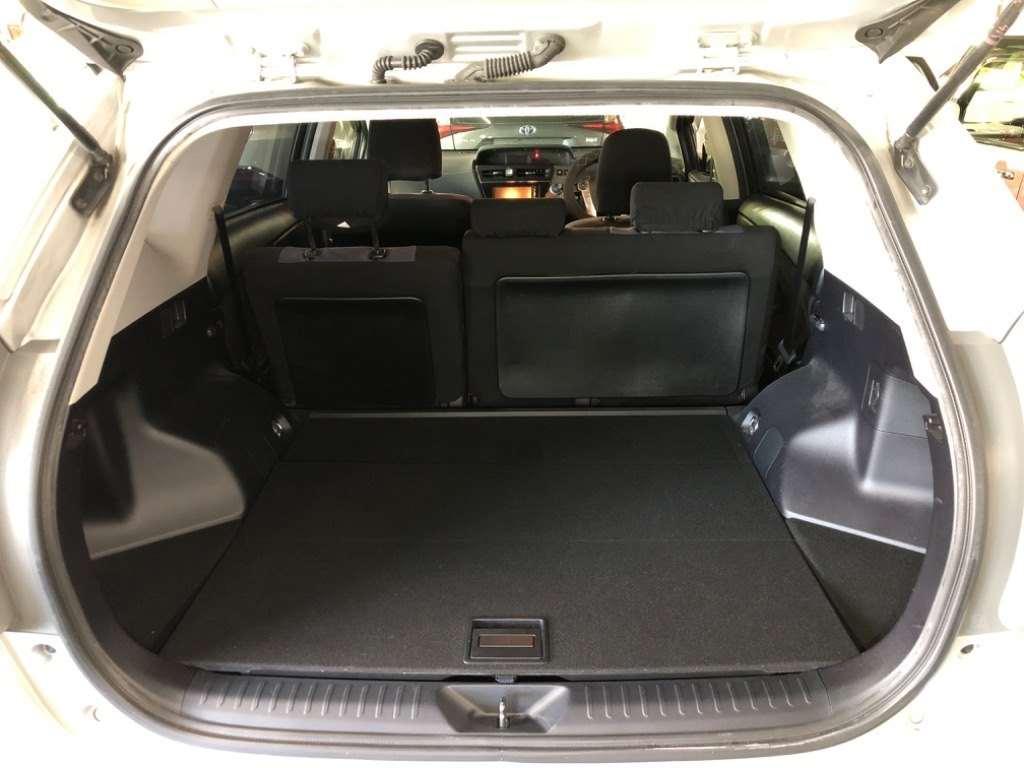 TOYOTA PRIUS ALPHA S TOURINGSELECTION Image 10