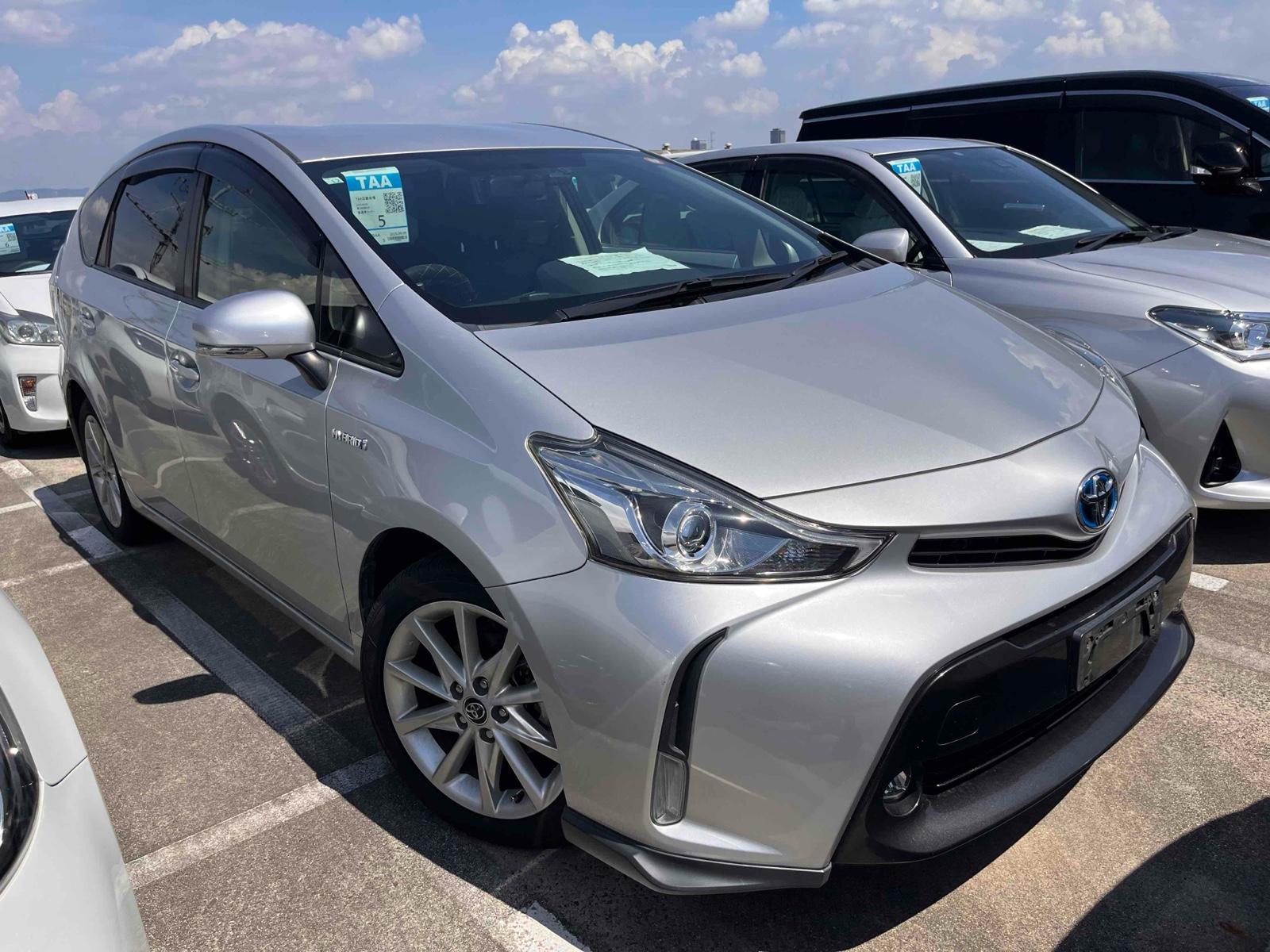 TOYOTA PRIUS ALPHA S TOURINGSELECTION Image 1