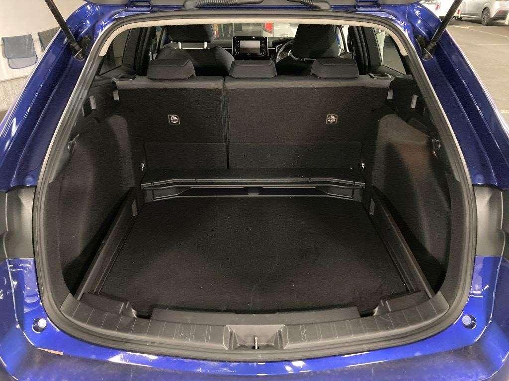 TOYOTA COROLLA TUOURING HYBRID S Image 10