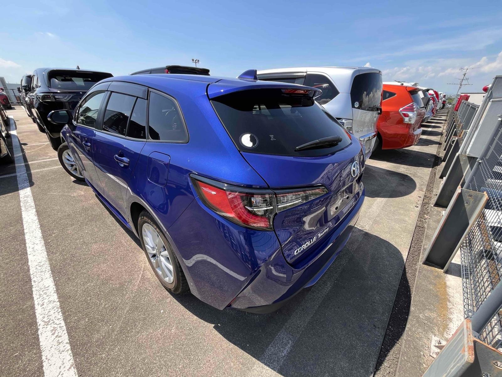 TOYOTA COROLLA TUOURING HYBRID S Image 2