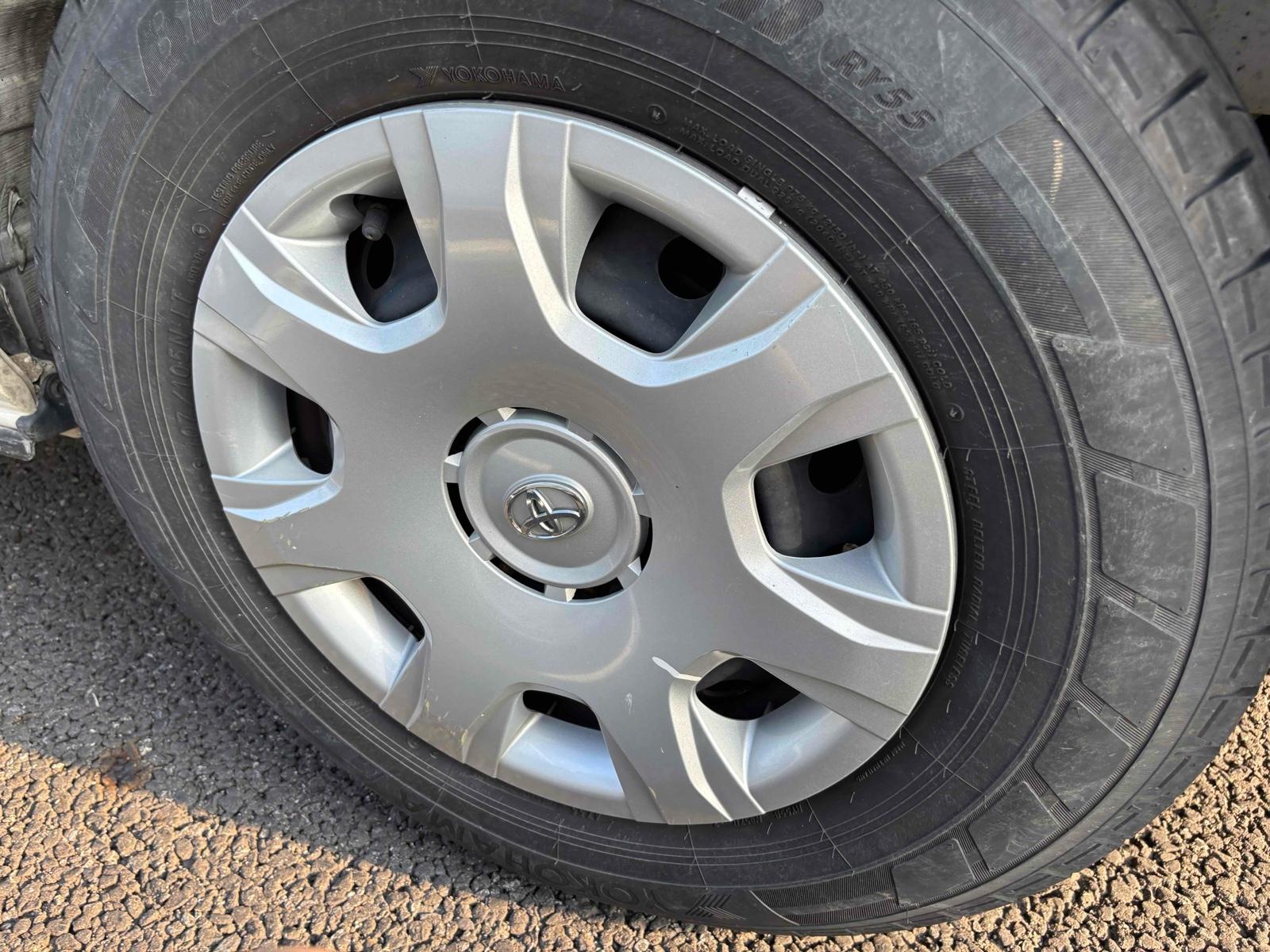 TOYOTA HIACE VAN DX GL PACKAGE 4WD Image 19