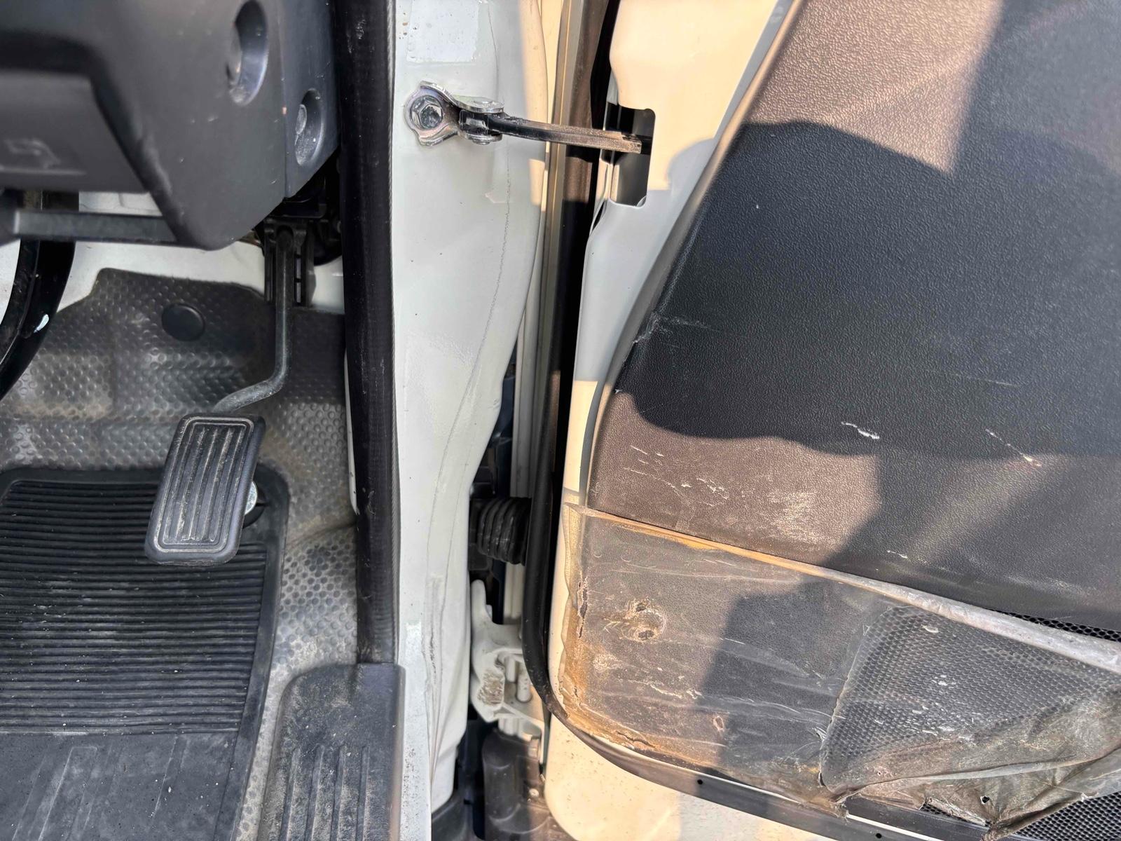 TOYOTA HIACE VAN DX GL PACKAGE 4WD Image 12
