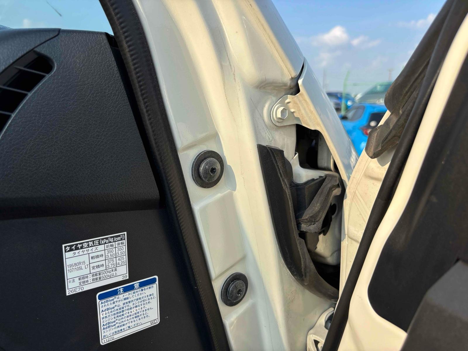 TOYOTA HIACE VAN DX GL PACKAGE 4WD Image 14
