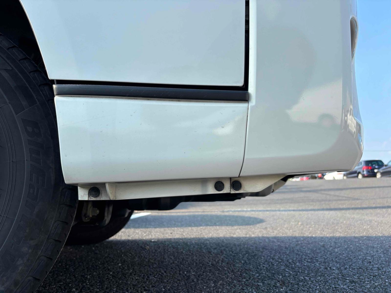 TOYOTA HIACE VAN DX GL PACKAGE 4WD Image 11