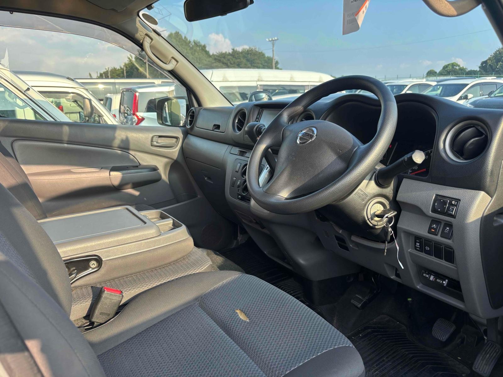 NISSAN NV350 CARAVAN VAN DX Image 3