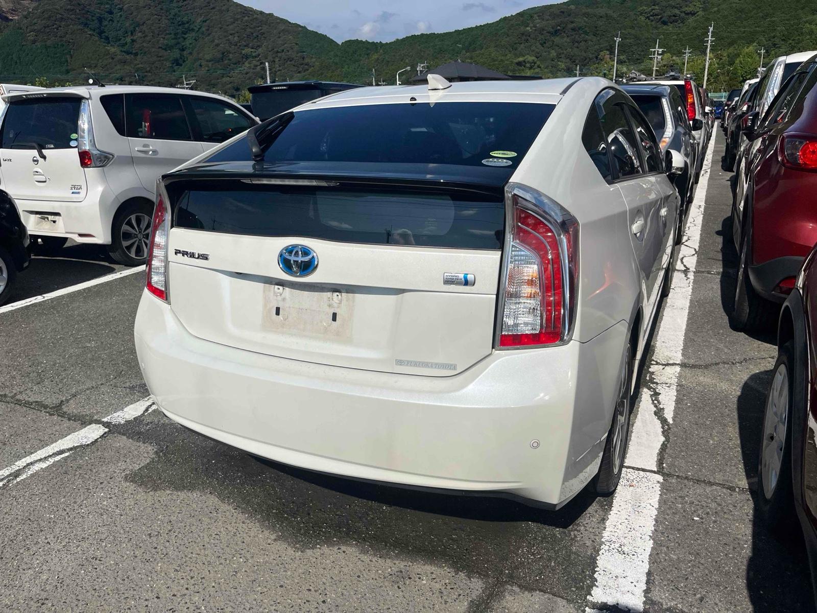 TOYOTA PRIUS S TOURING SELECTION Image 2