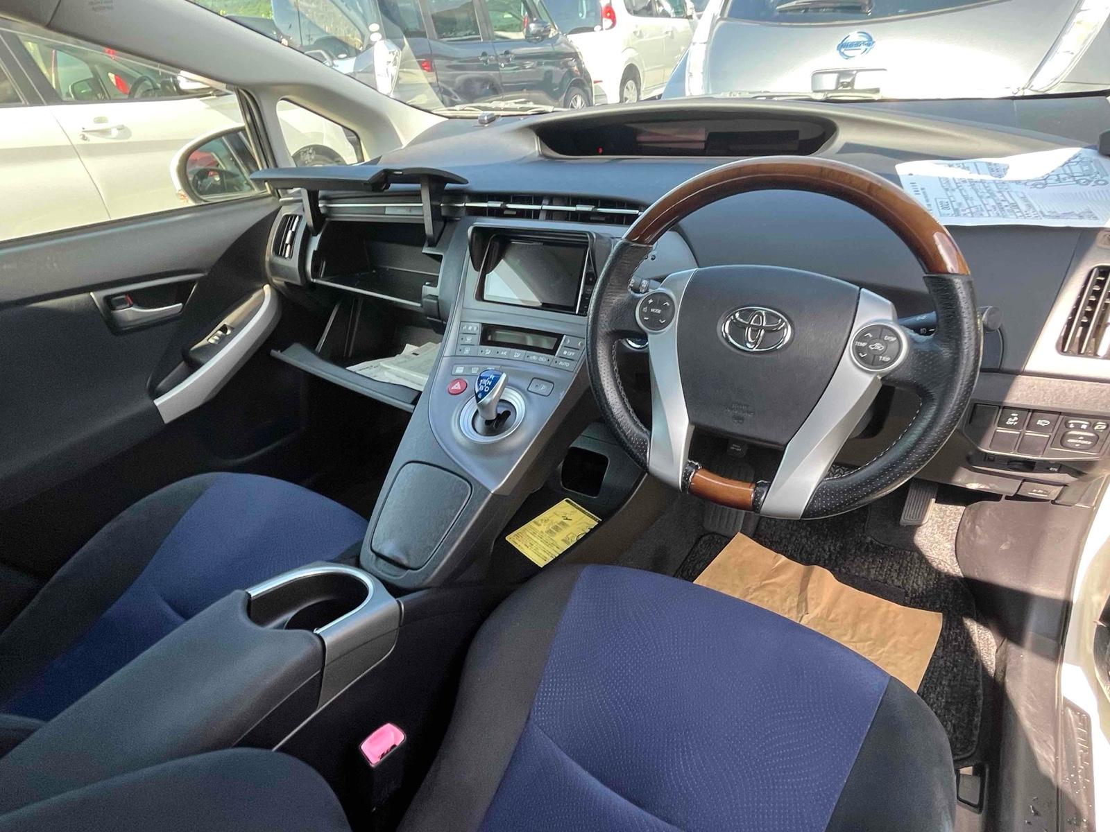 TOYOTA PRIUS S TOURING SELECTION Image 7