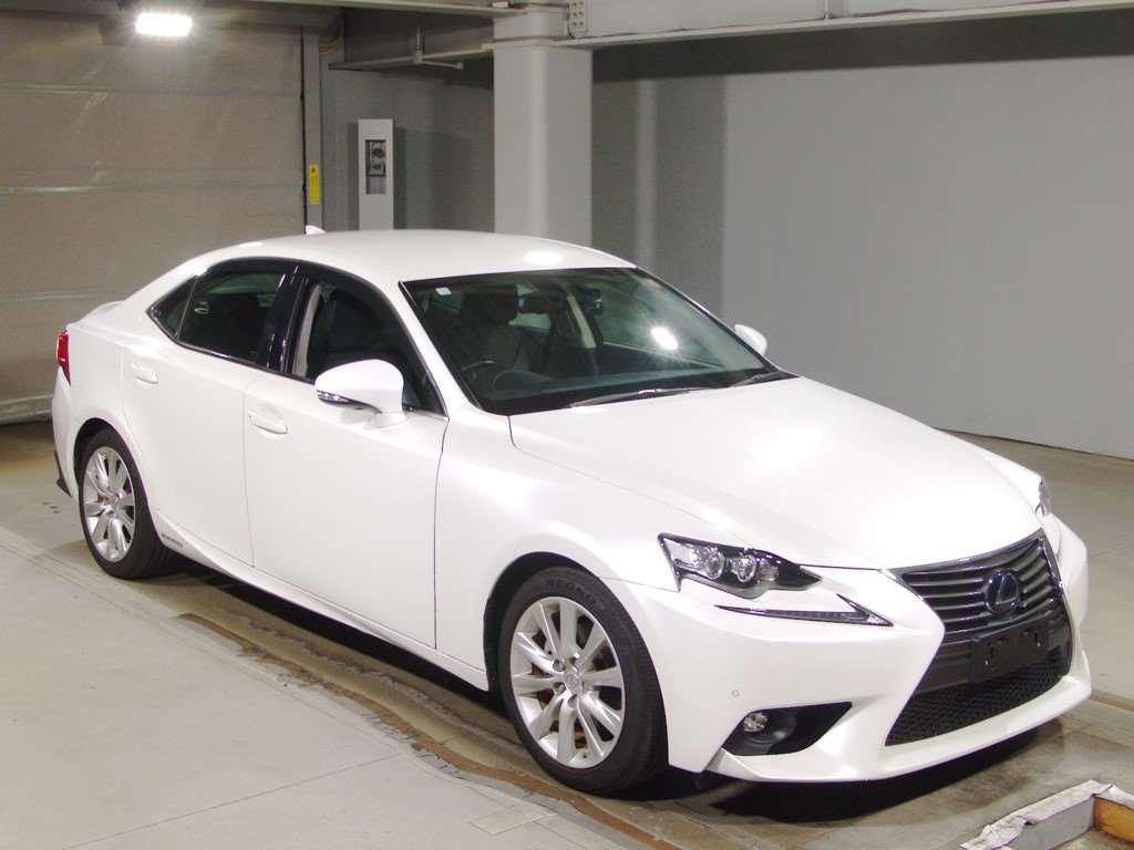 LEXUS IS IS300H Image 6