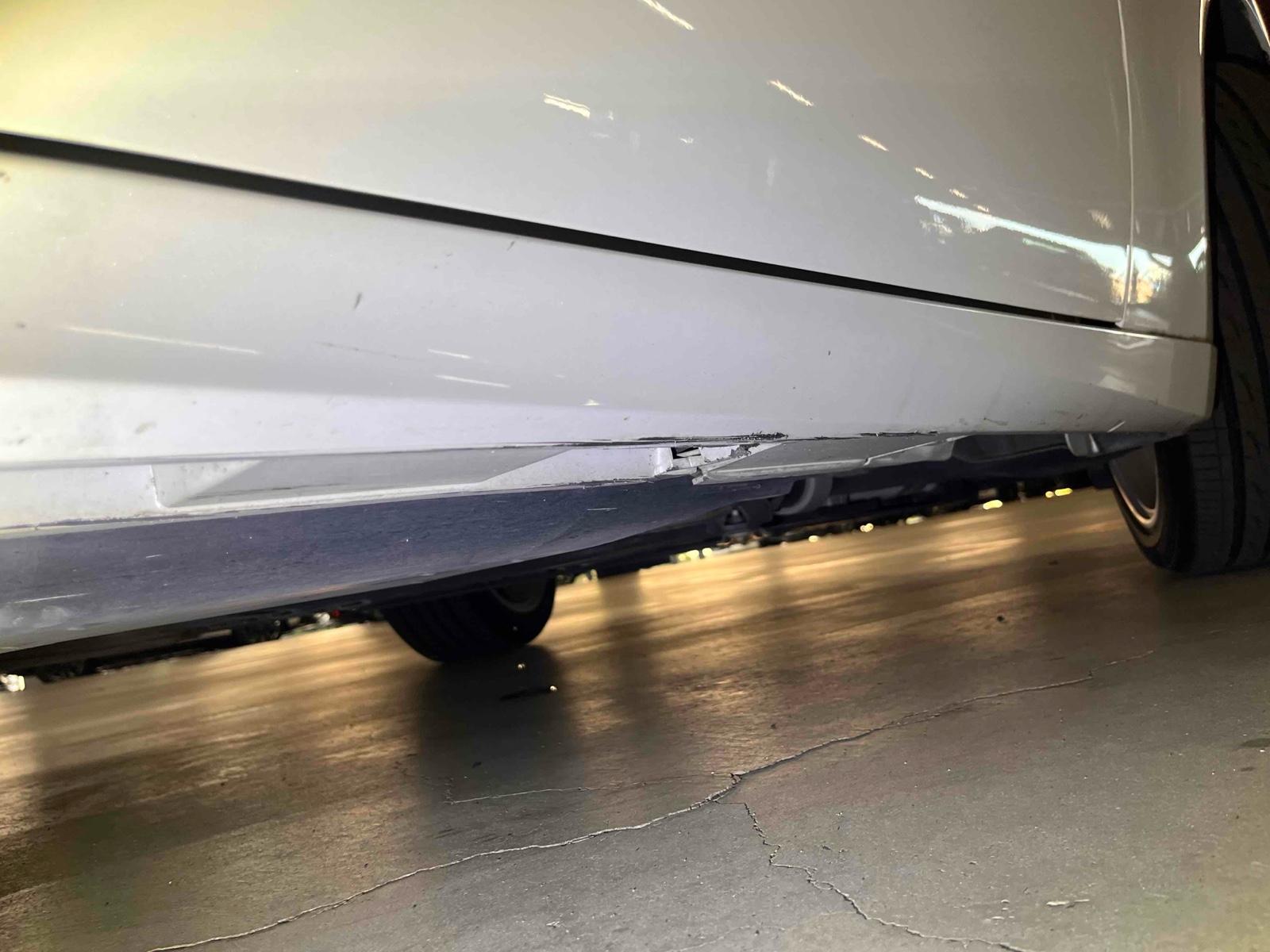 LEXUS IS IS300H Image 35