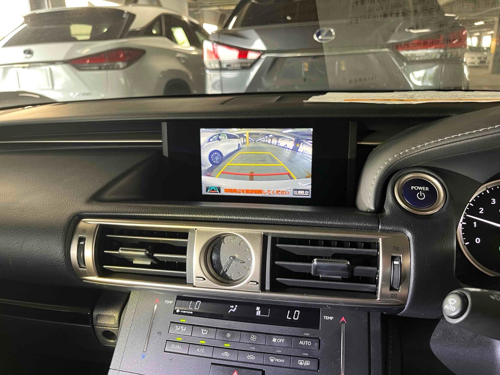 LEXUS IS IS300H Image 16