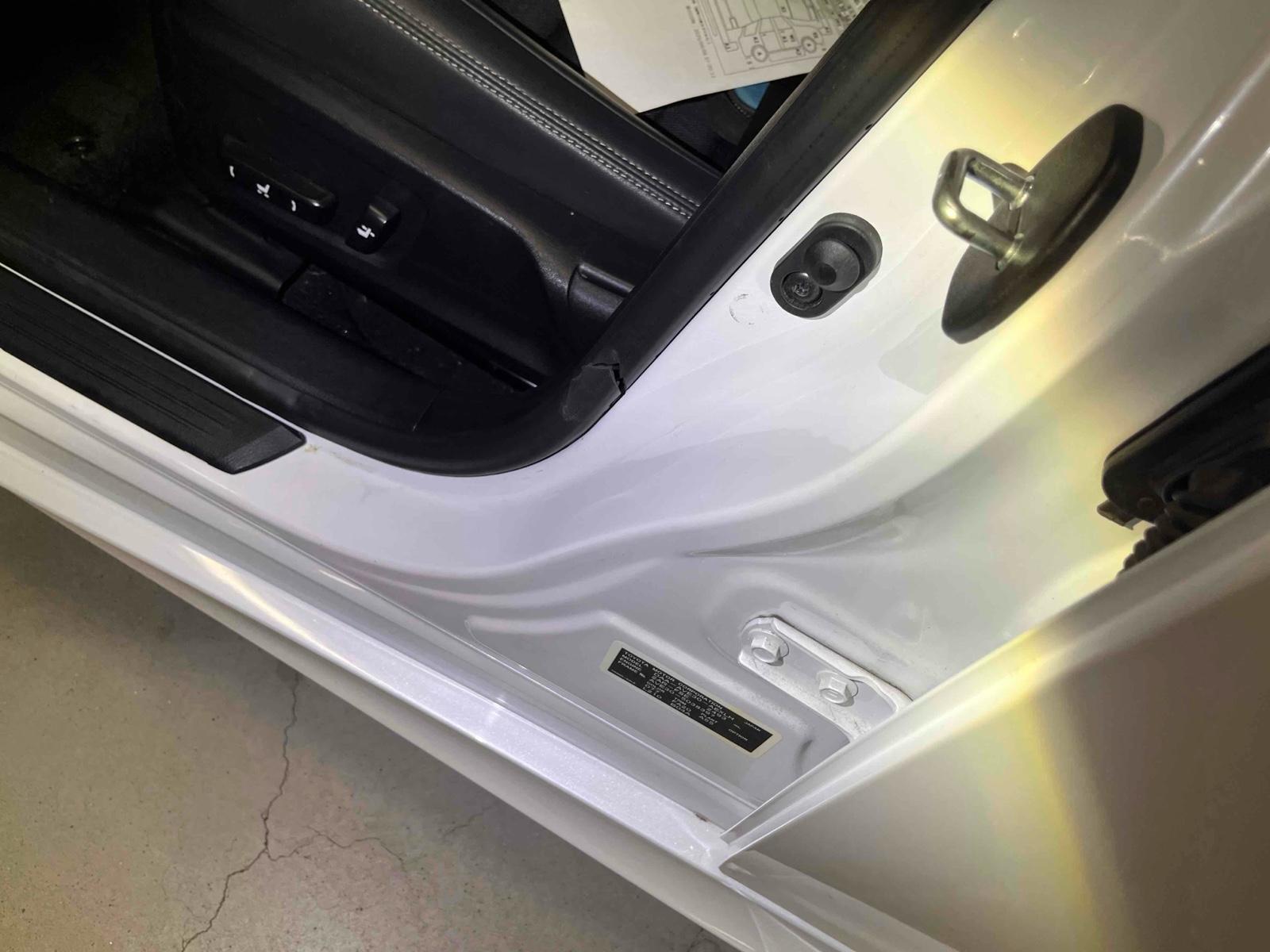 LEXUS IS IS300H Image 29