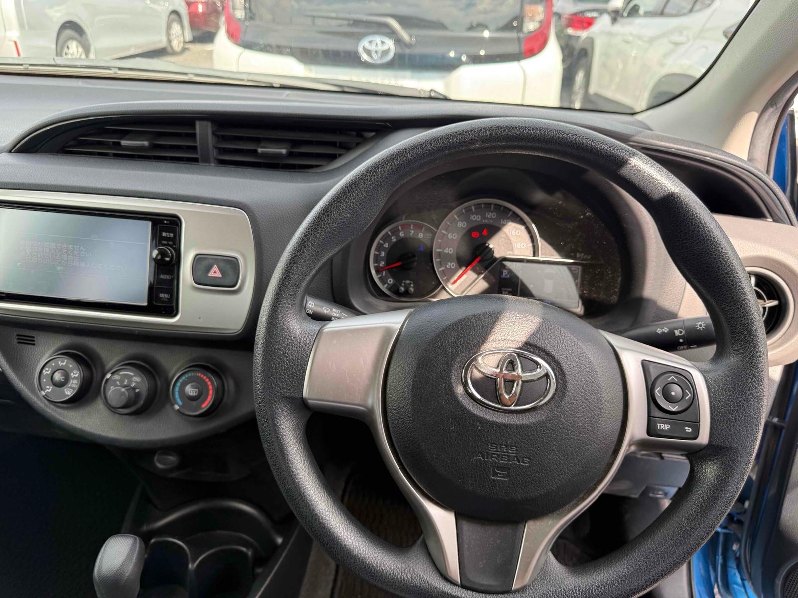 TOYOTA VITZ F Image 5