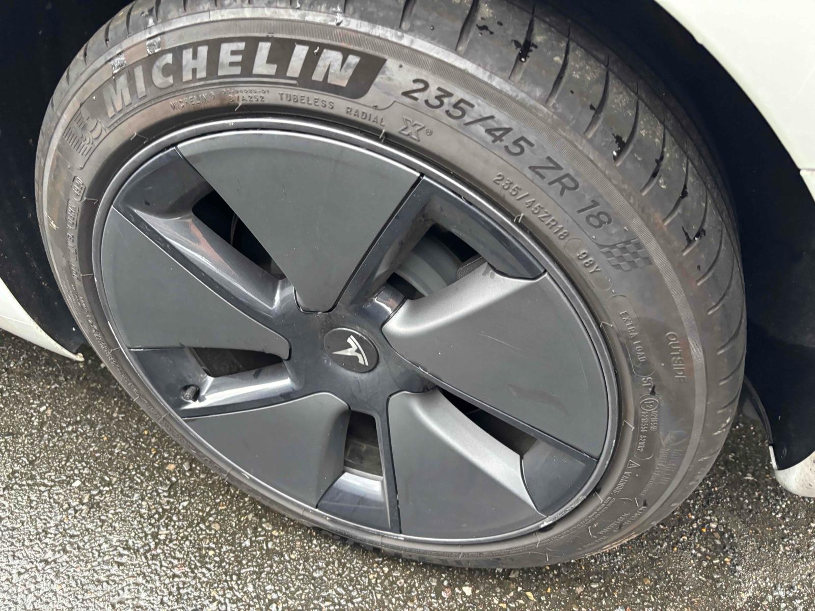 TESLA MODEL 3 STANDARD RANGE PLUS Image 15