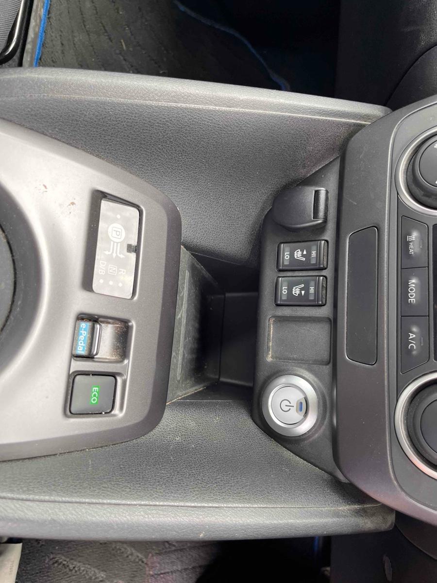 NISSAN LEAF S Image 14
