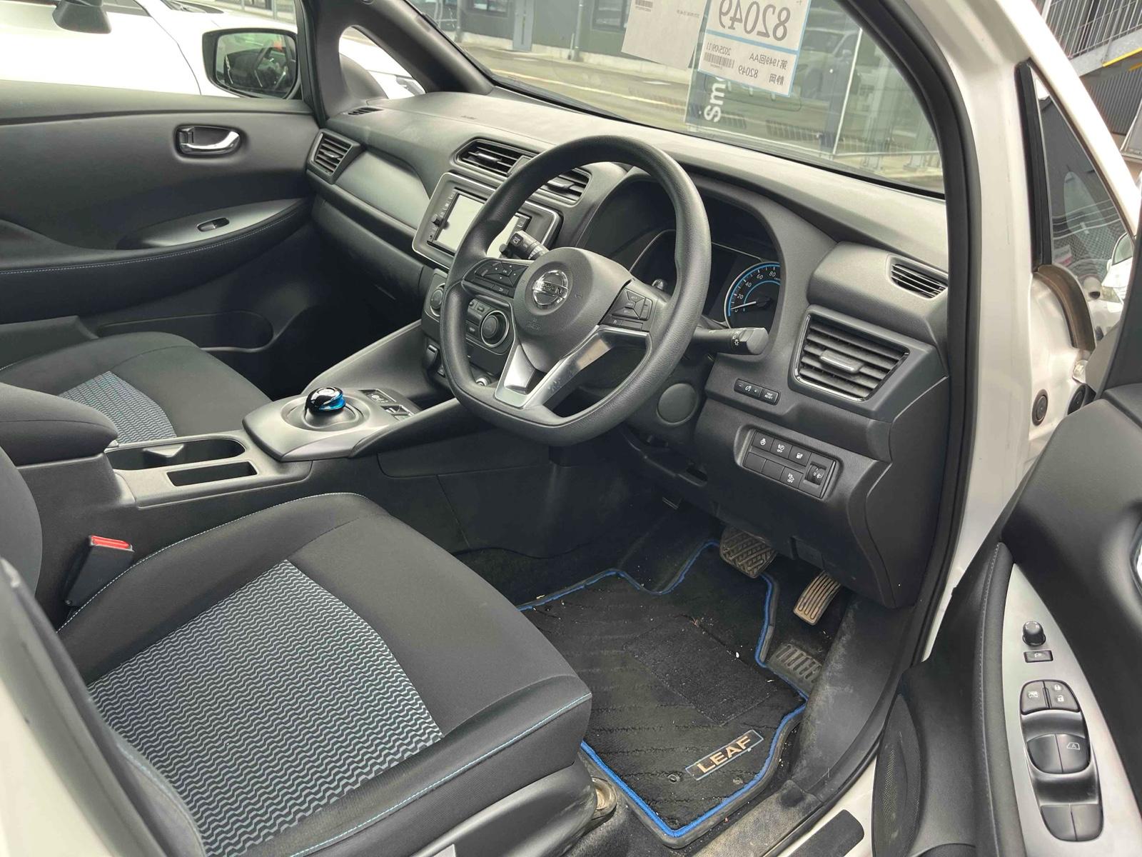 NISSAN LEAF S Image 11