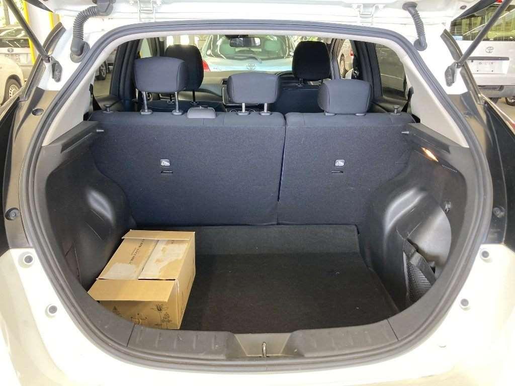 NISSAN LEAF S Image 10