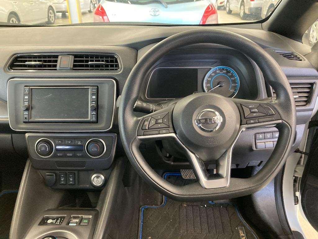 NISSAN LEAF S Image 8