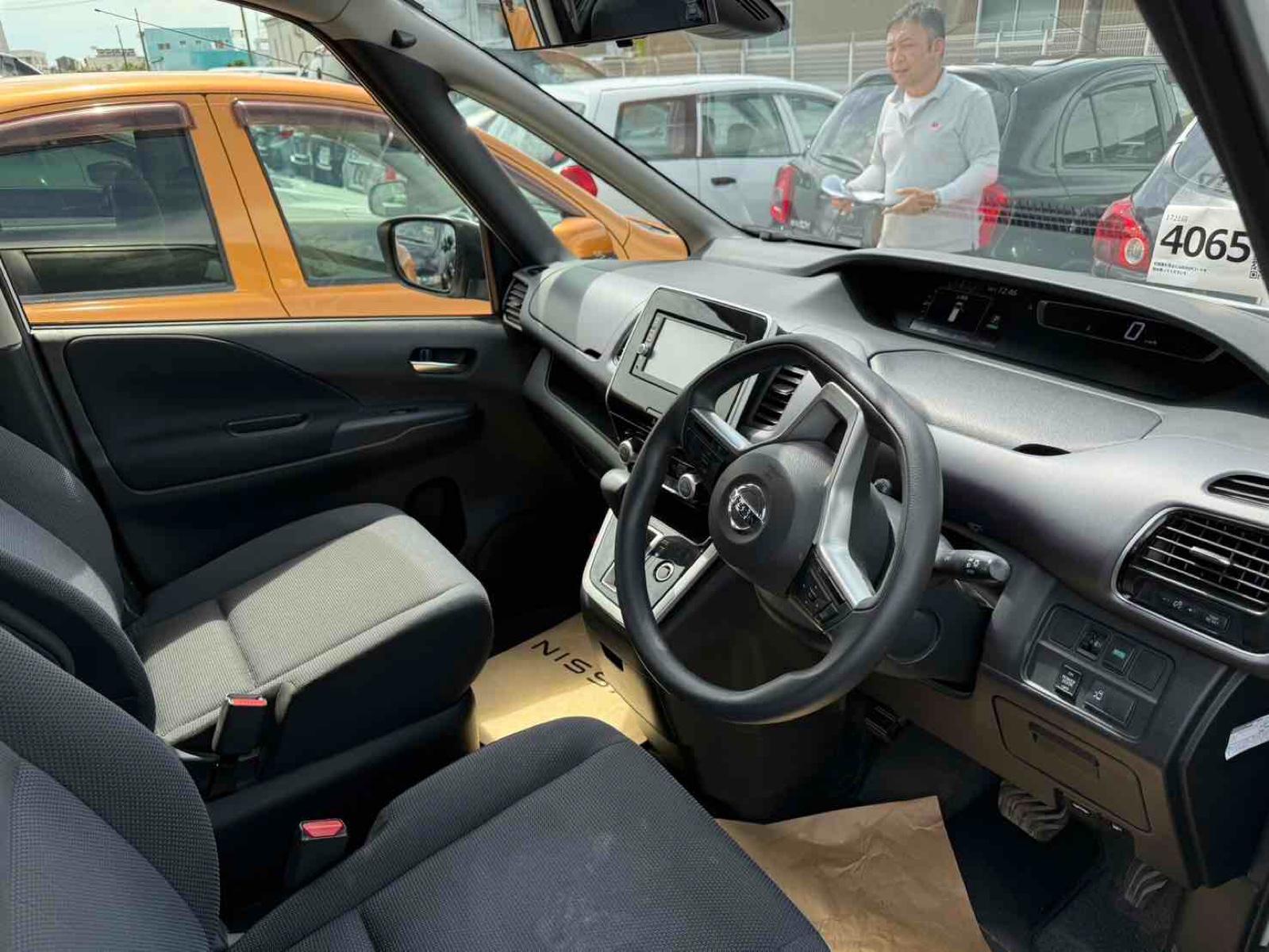 NISSAN SERENA S Image 8