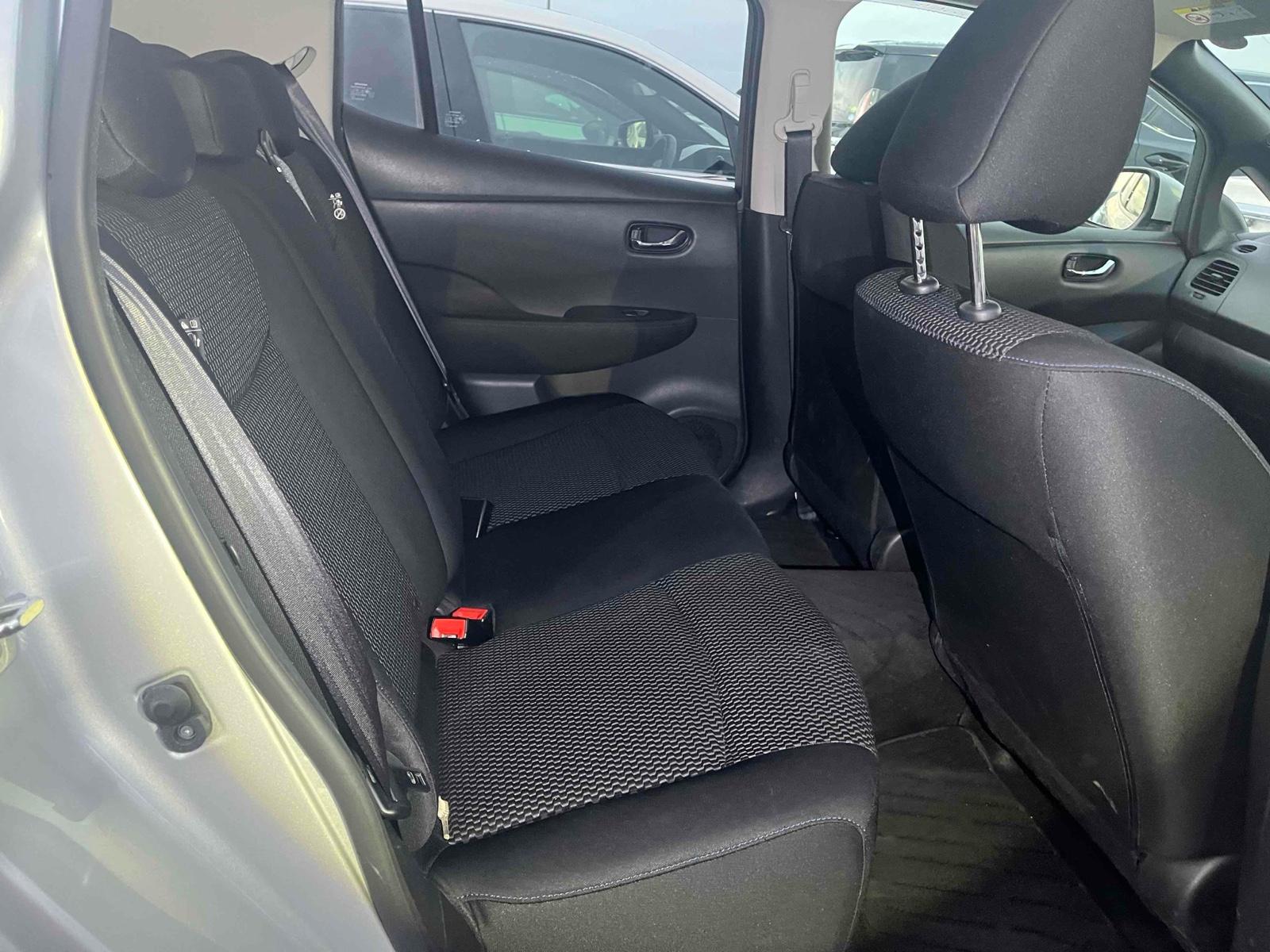 NISSAN LEAF S (30KWH) Image 23