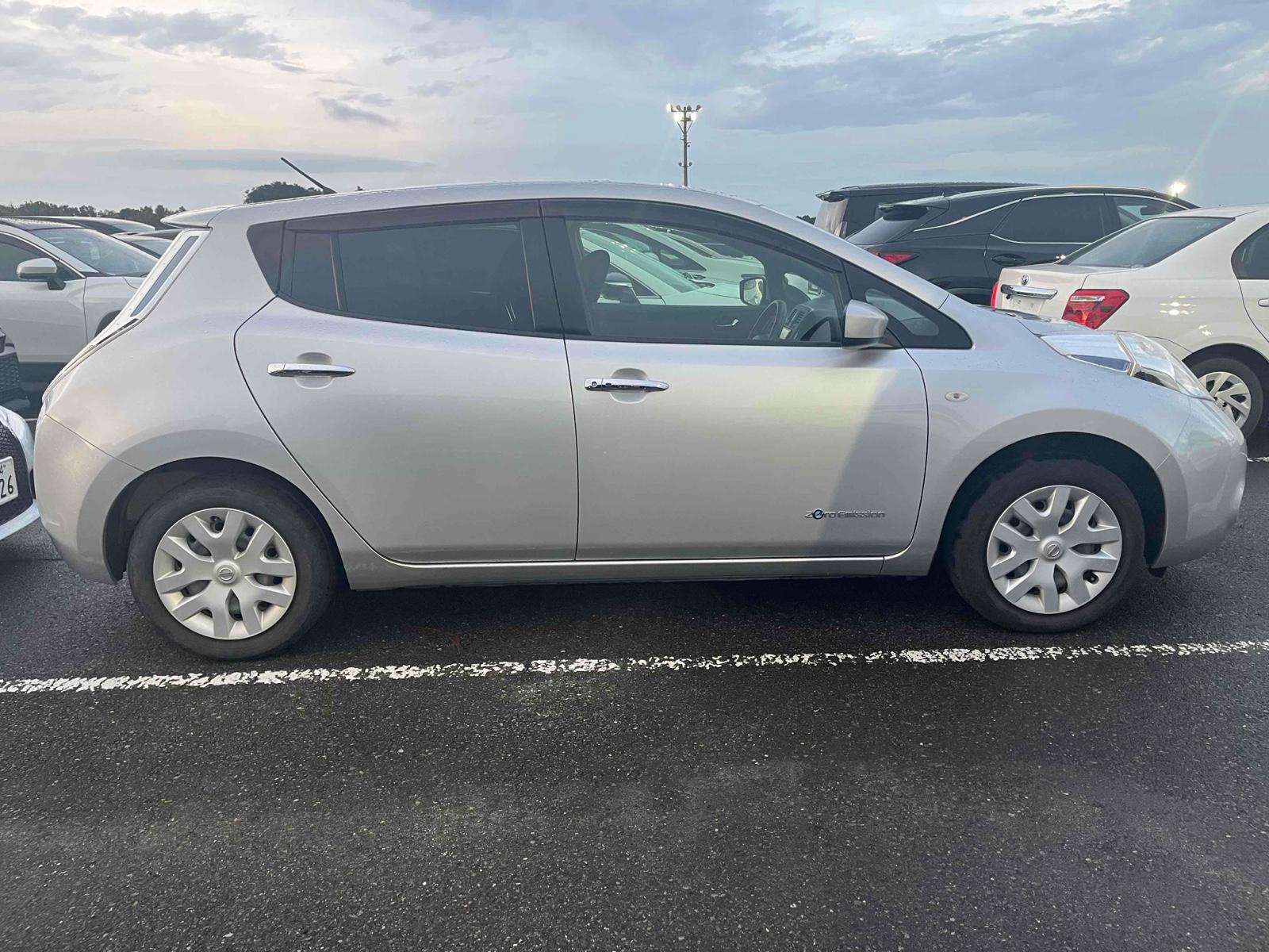 NISSAN LEAF S (30KWH) Image 18