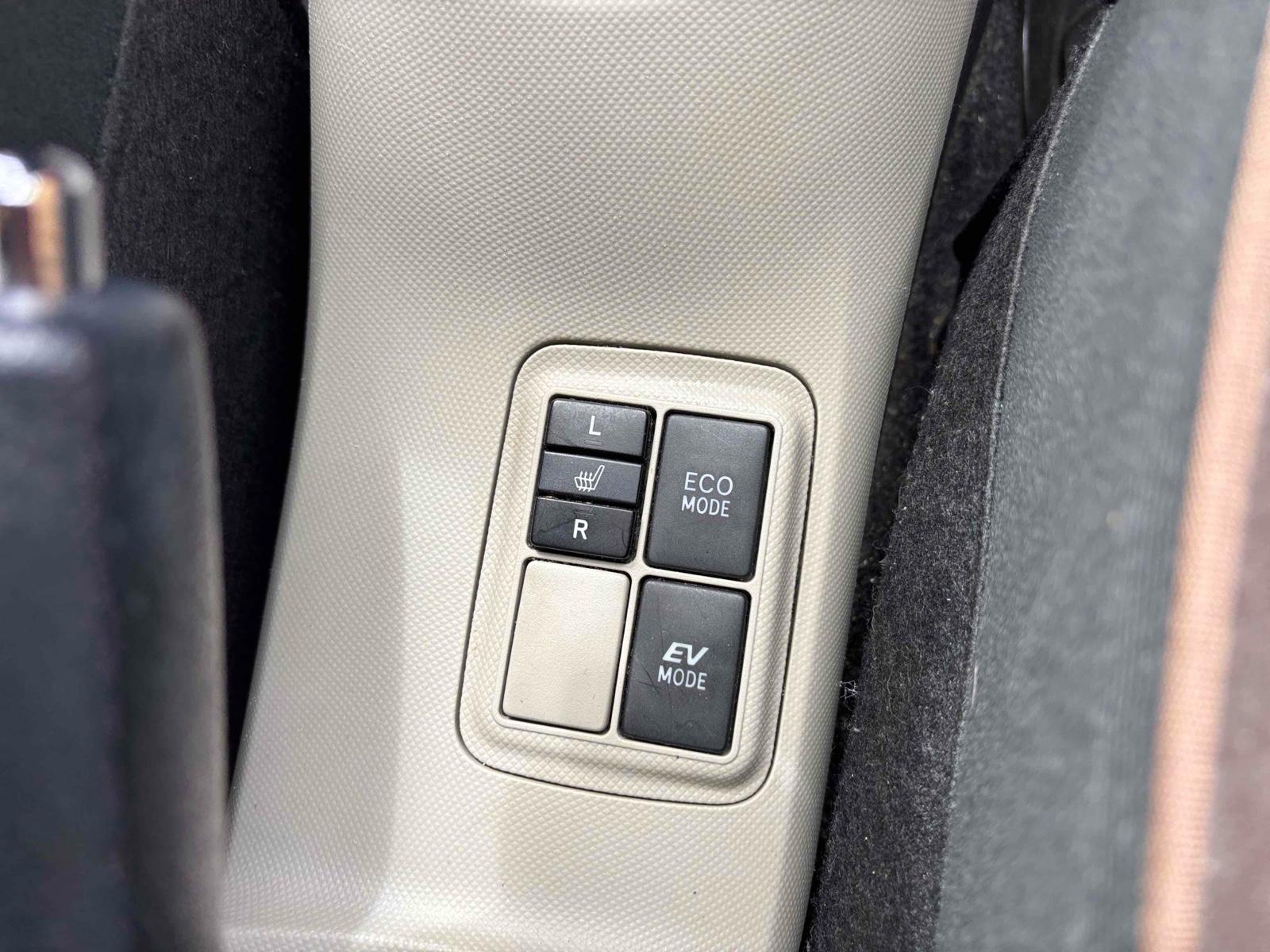 TOYOTA AQUA G Image 7