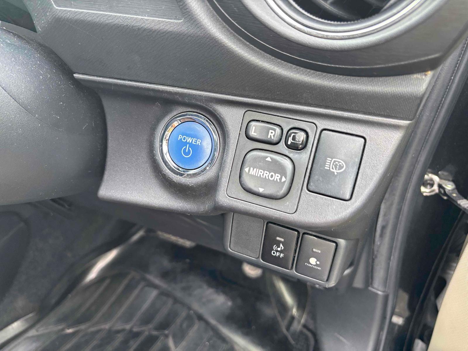 TOYOTA AQUA G Image 6