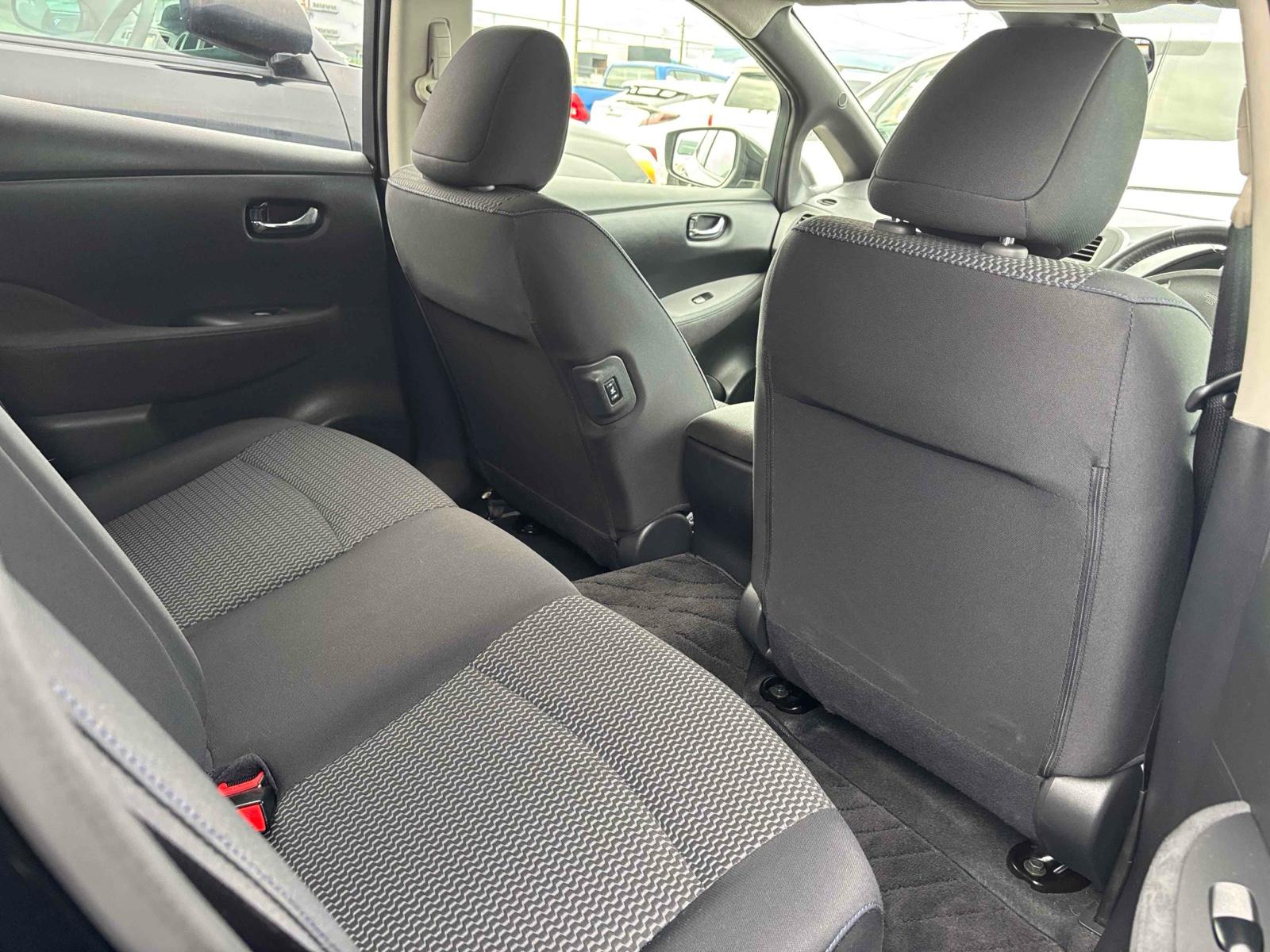 NISSAN LEAF S (24KWH) Image 8