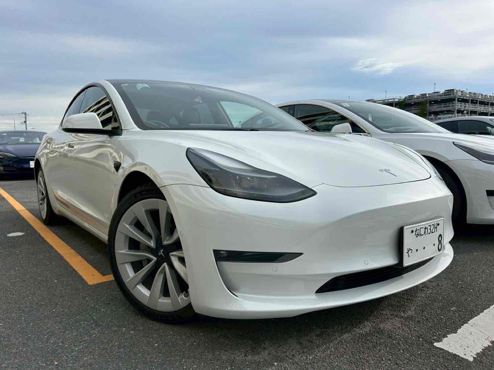 2021 Tesla MODEL 3 4WD 53,000 km