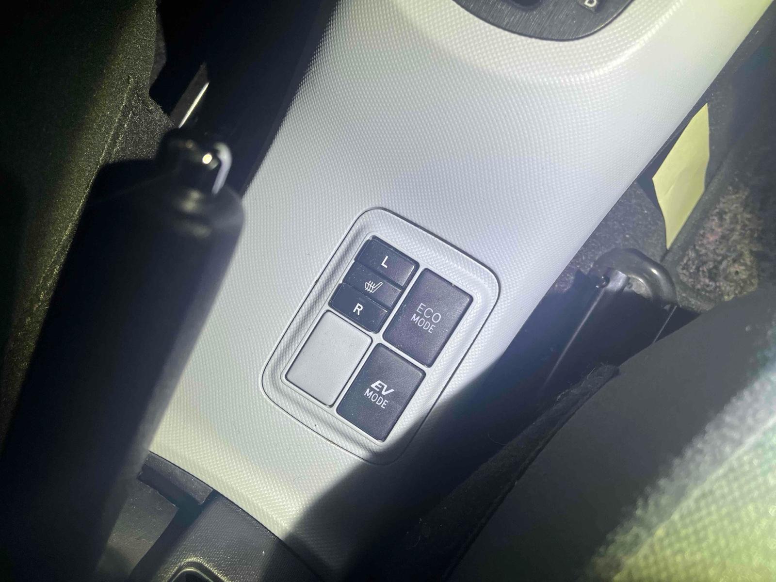 TOYOTA AQUA S Image 23