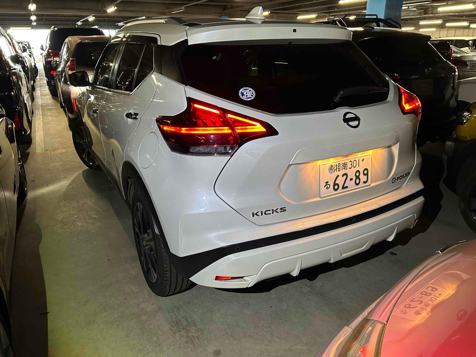 NISSAN KICKS 5D X TWO TONE INTERIOR EDITION Image 2