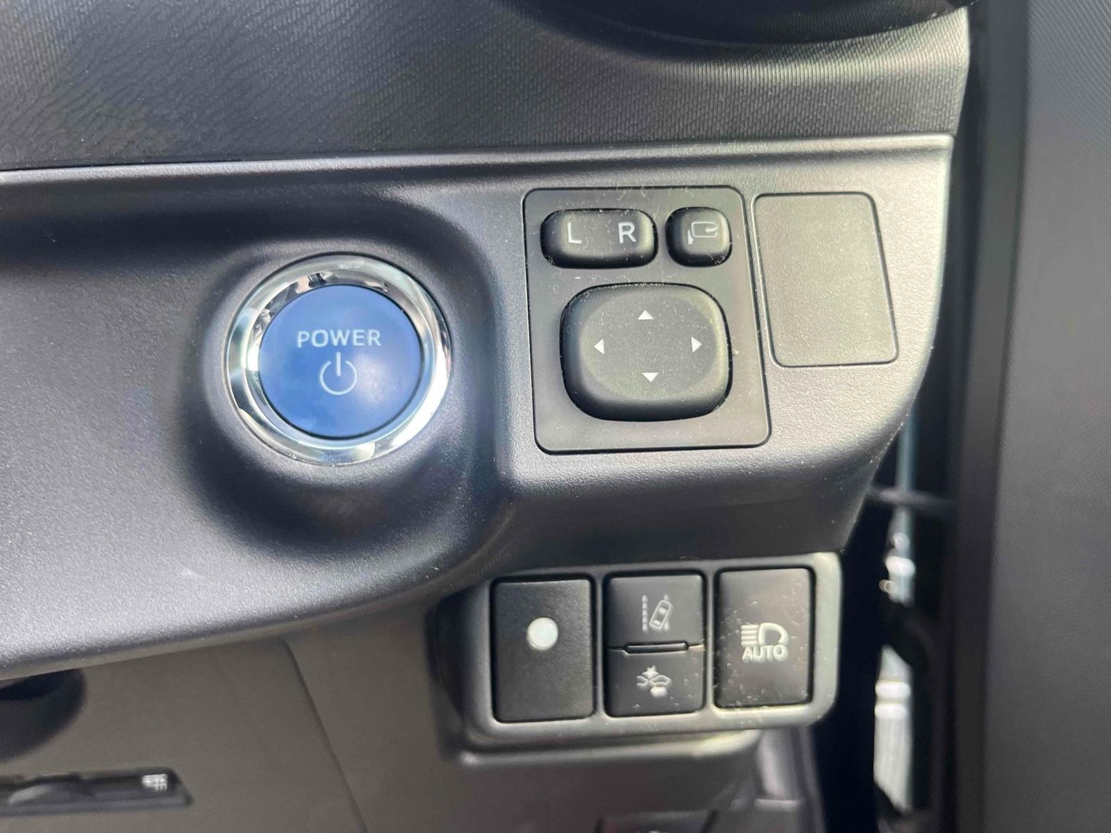 TOYOTA AQUA CROSS OVER Image 9