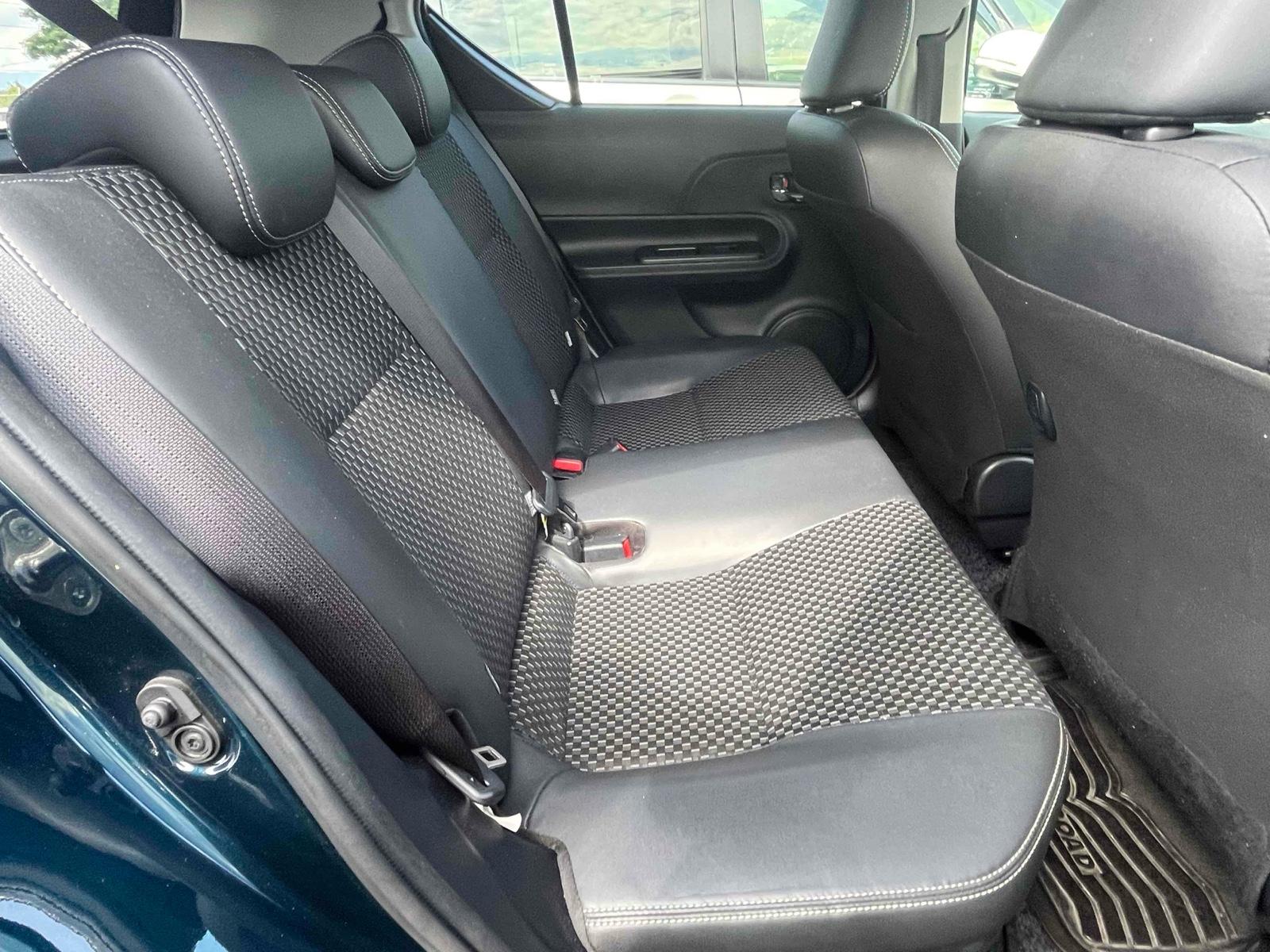 TOYOTA AQUA CROSS OVER Image 8