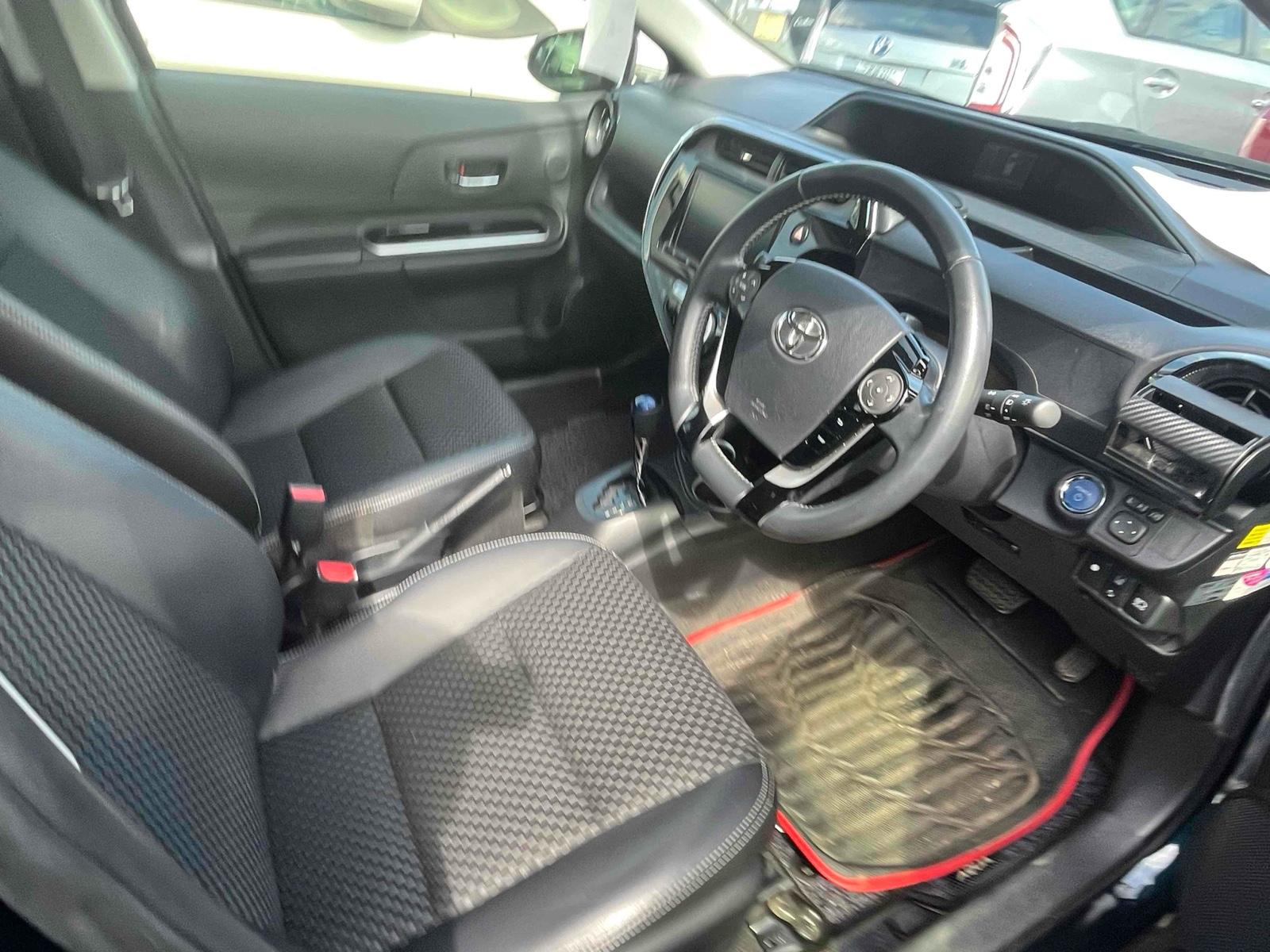 TOYOTA AQUA CROSS OVER Image 6