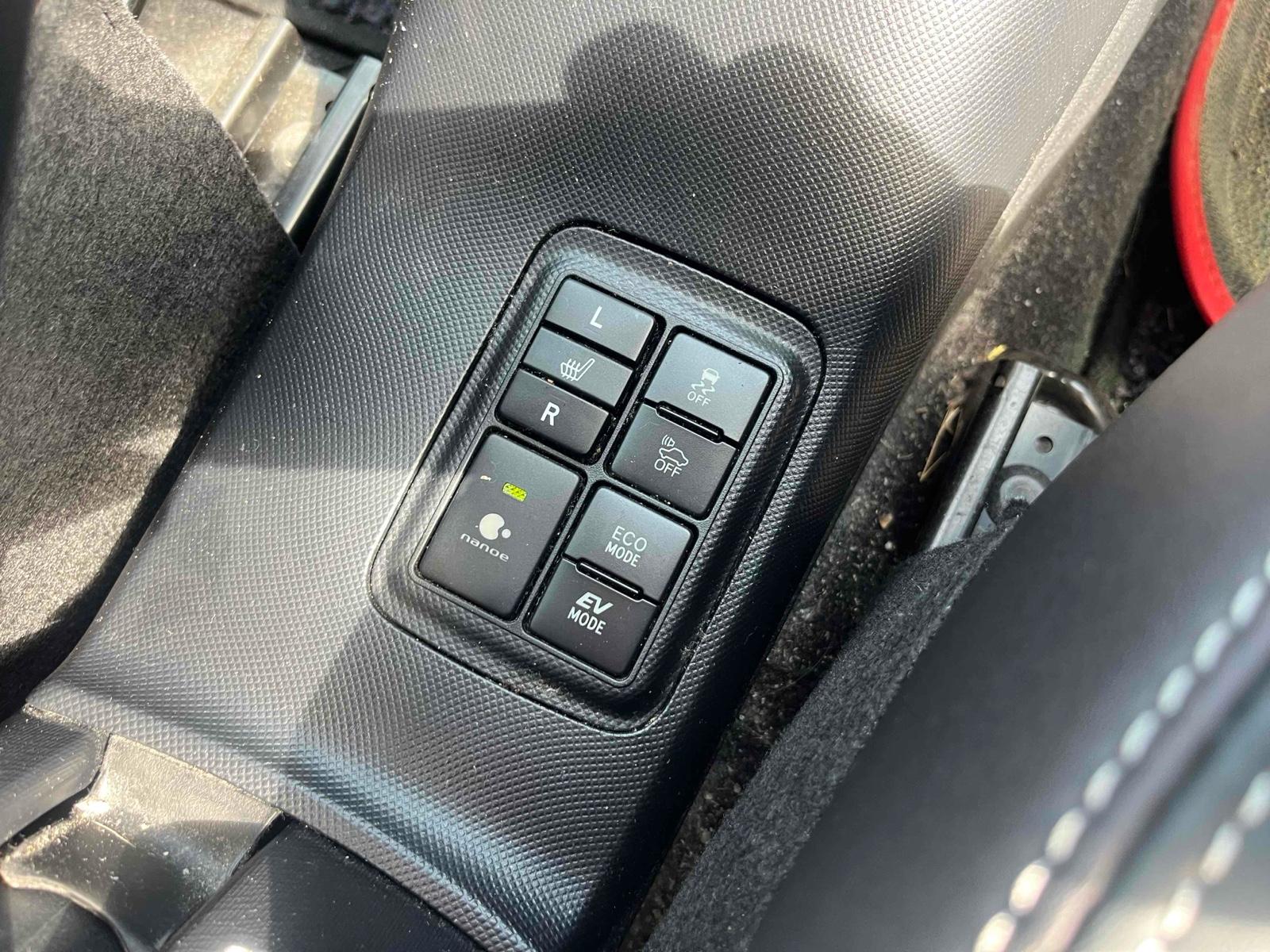 TOYOTA AQUA CROSS OVER Image 10