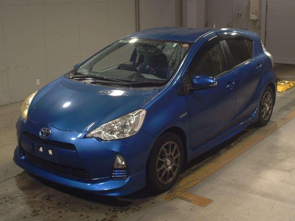 2013 Toyota AQUA 124,000 km