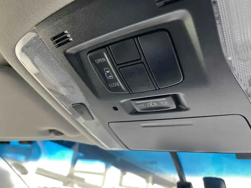 TOYOTA VELLFIRE 2.5Z Image 7