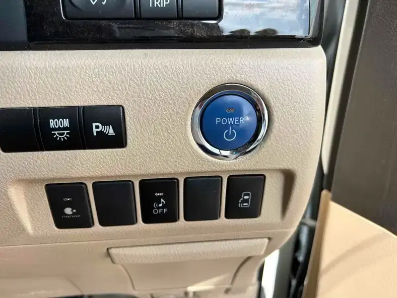TOYOTA VELLFIRE HYBRID X 4WD Image 14