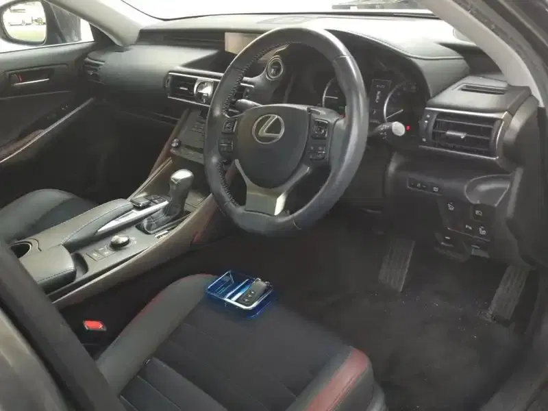 LEXUS IS 4D IS300H Image 5