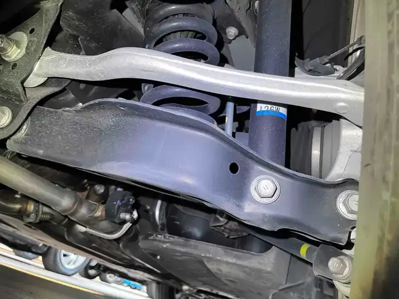 LEXUS IS 4D IS300H Image 19