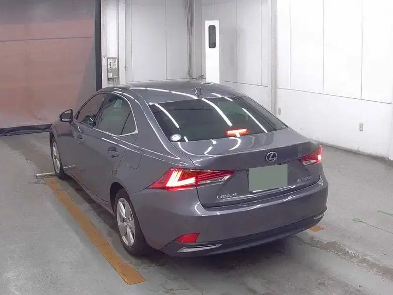 LEXUS IS 4D IS300H Image 4