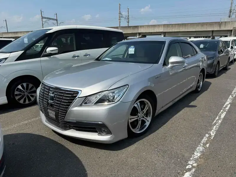 TOYOTA CROWN HYBRID ROYAL SALOON Image 1
